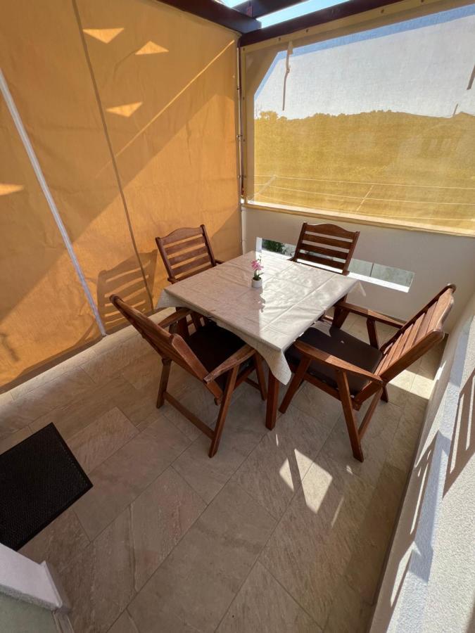 Apartmani Nina I Niko Ugljan Kültér fotó