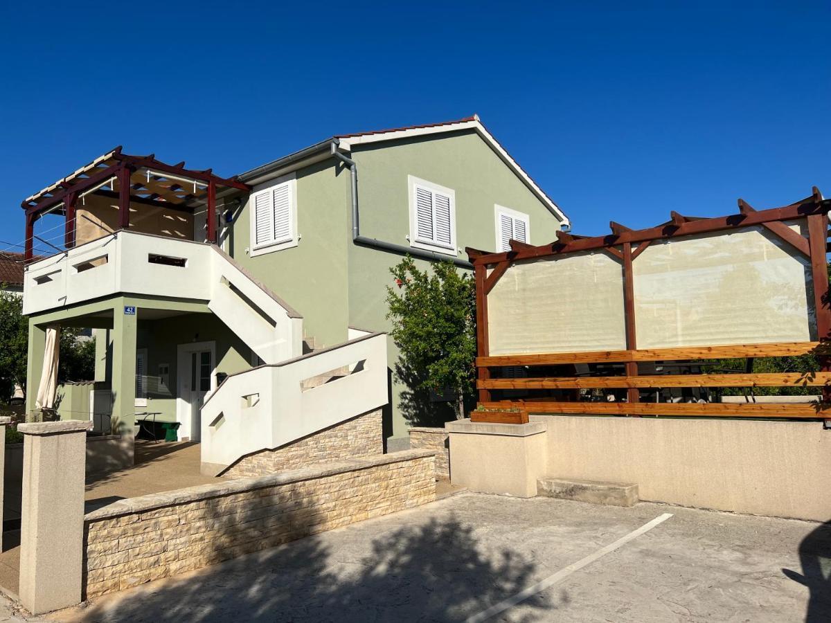 Apartmani Nina I Niko Ugljan Kültér fotó