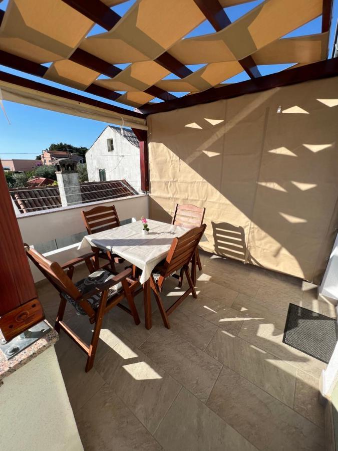 Apartmani Nina I Niko Ugljan Kültér fotó