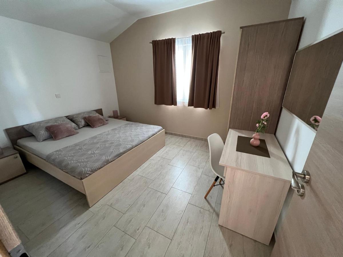 Apartmani Nina I Niko Ugljan Szoba fotó