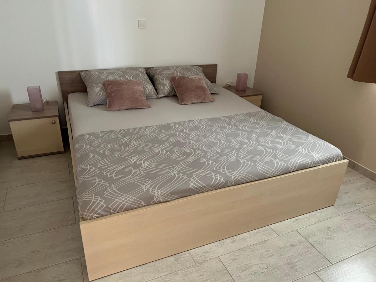 Apartmani Nina I Niko Ugljan Szoba fotó