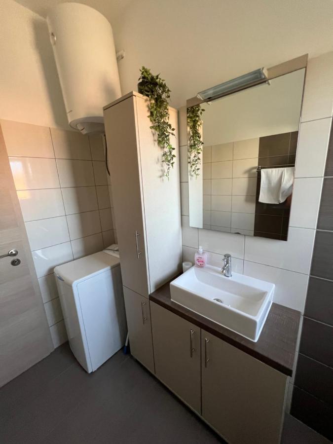 Apartmani Nina I Niko Ugljan Szoba fotó