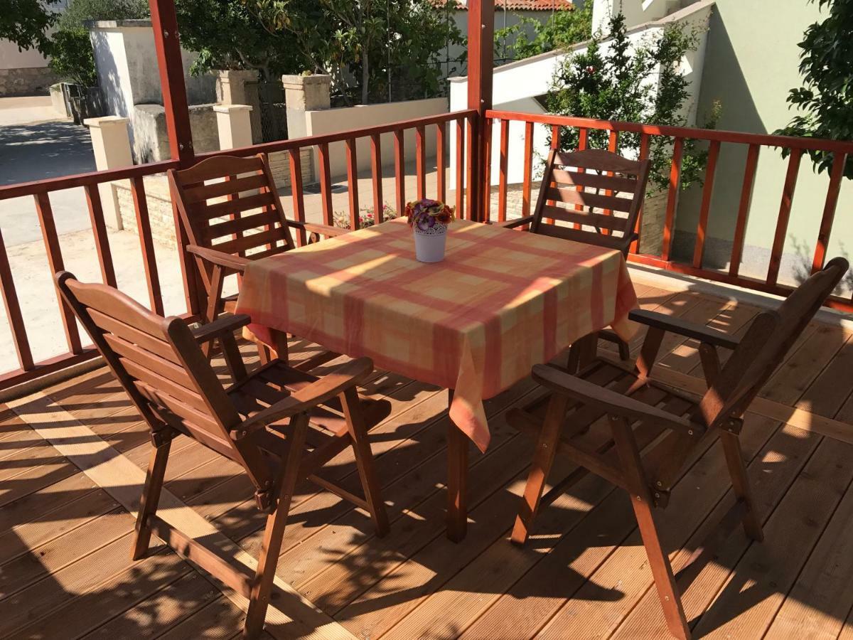 Apartmani Nina I Niko Ugljan Kültér fotó